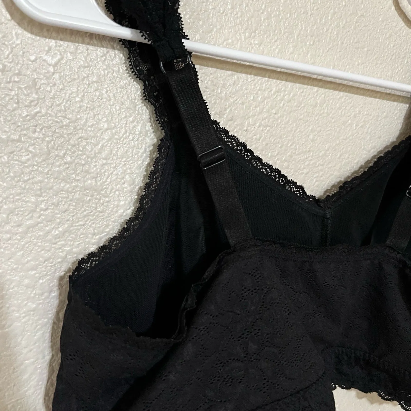 Torrid Black Lace Bralette V-Neck Adjustable Straps 1 1X plus - Image 4