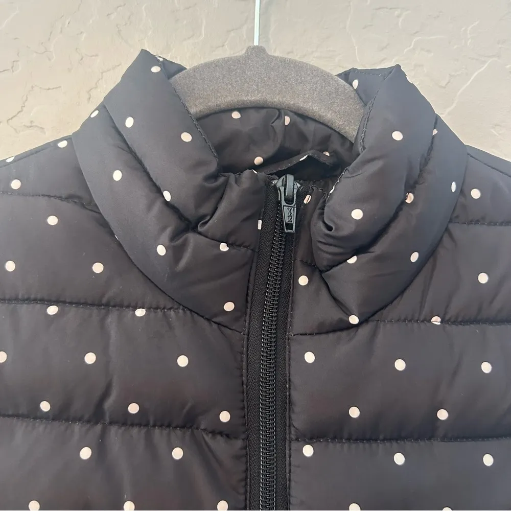 Colebrook Essentials LOFT black and white polka dot puffer vest size small NEW - Image 4