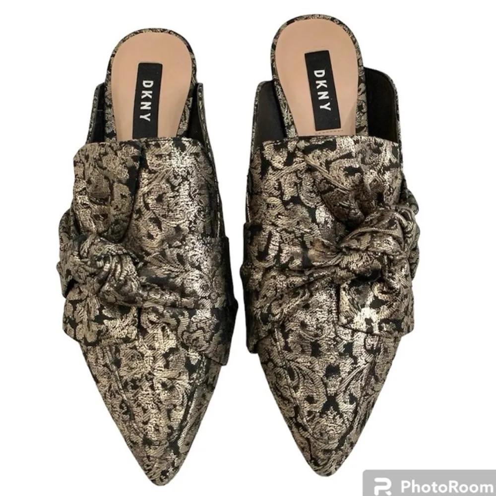 DKNY Pier Gold Metallic Brocade Knotted Bow Mules Size 7.5 M Pointed Toe Mules - Image 2