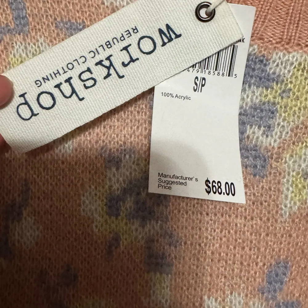 NWT pink crew neck sweater women size small - Image 3