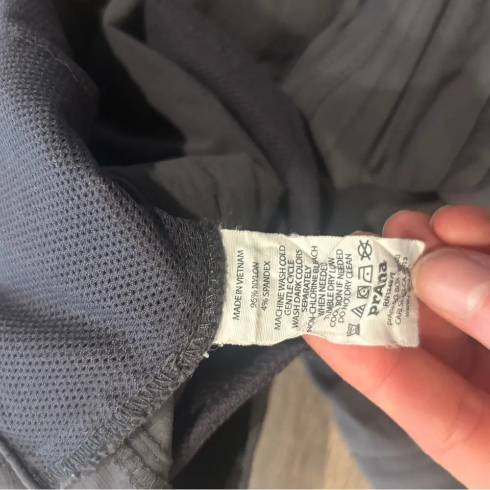 Prana Women’s Grey Cargo Shorts – Size 6 - Image 4