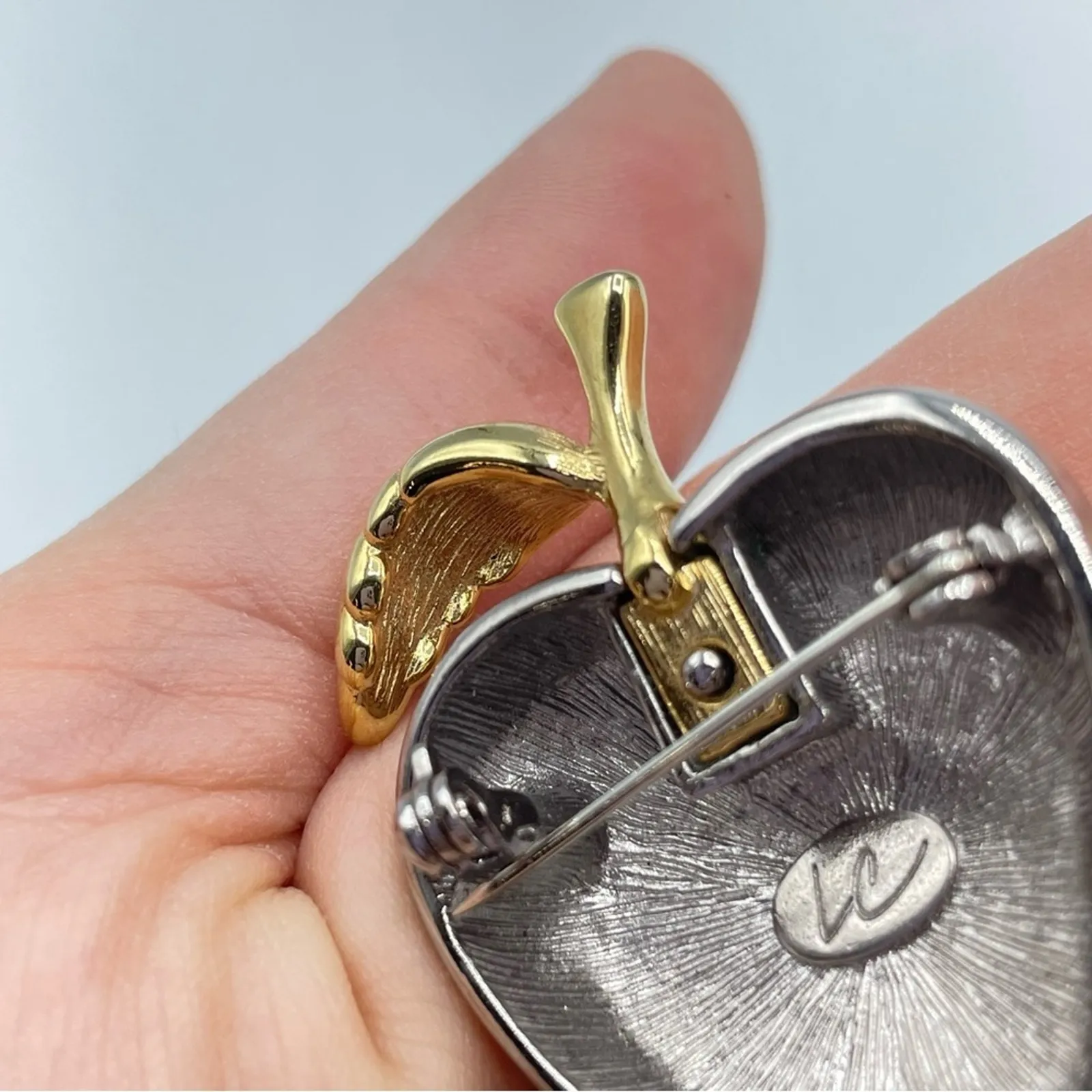 Vintage Liz Claiborne Silver & Gold Tone Apple Pin Brooch Teacher Gift - Image 6