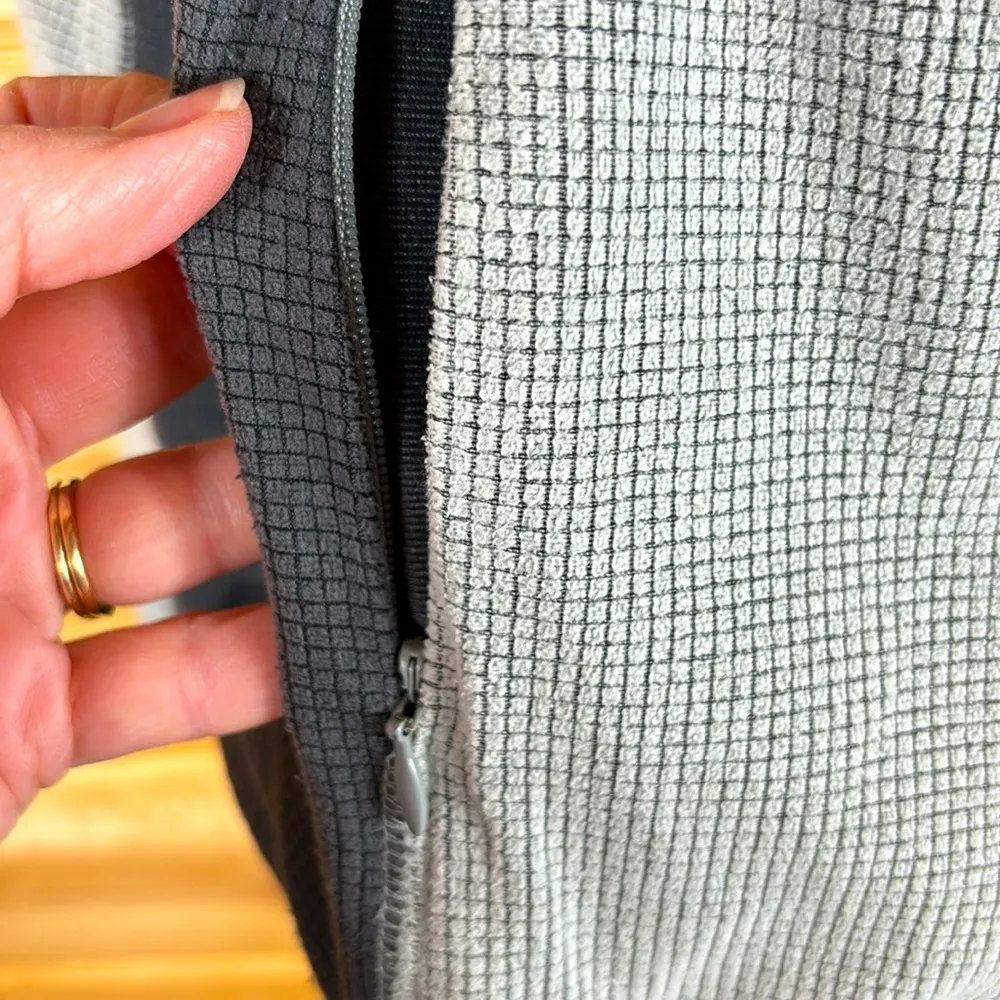 Orvis  Women's Lightweight Fleece Full Zip Jacket Gray Size Small - Image 3