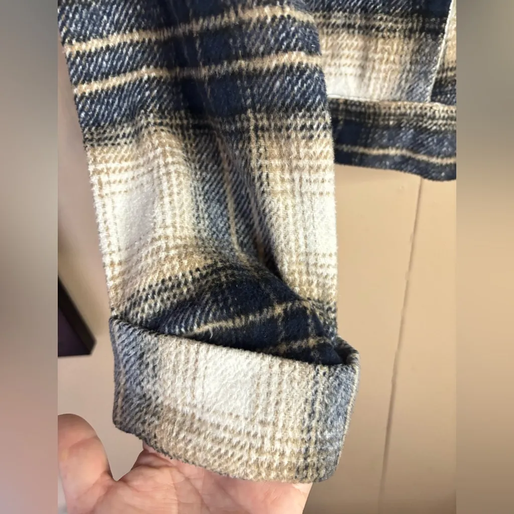 Altars State Women’s Large Cropped Plaid Shacket - Image 4