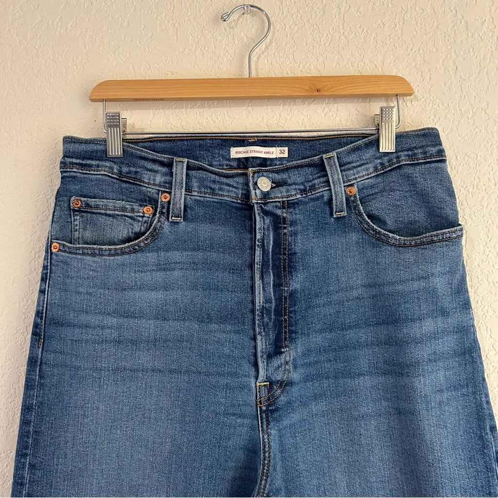 Levi's // Ribcage Straight Ankle Jeans - Image 5