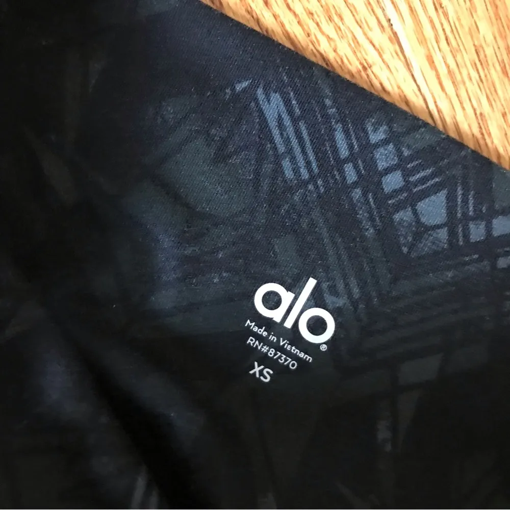 Alo Black/Dark Green Pattern Legging - Image 6