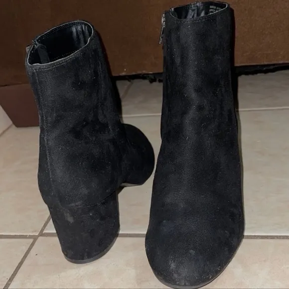 Rebel Black Boots Size 8.5 - Image 2