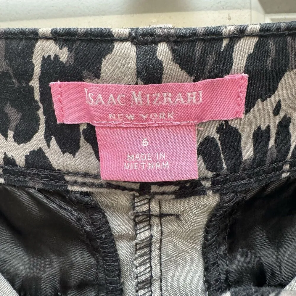 Isaac Mizrahi New York Women's Stretch Leopard Print Shorts Chino Size 6 Black - Image 3
