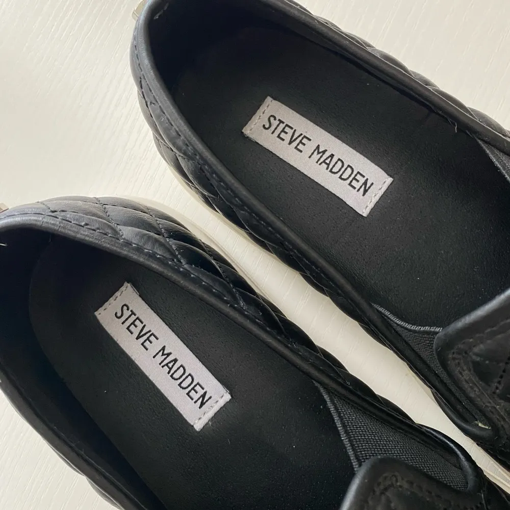 Steve Madden Slip Ons Size 8 - Image 6