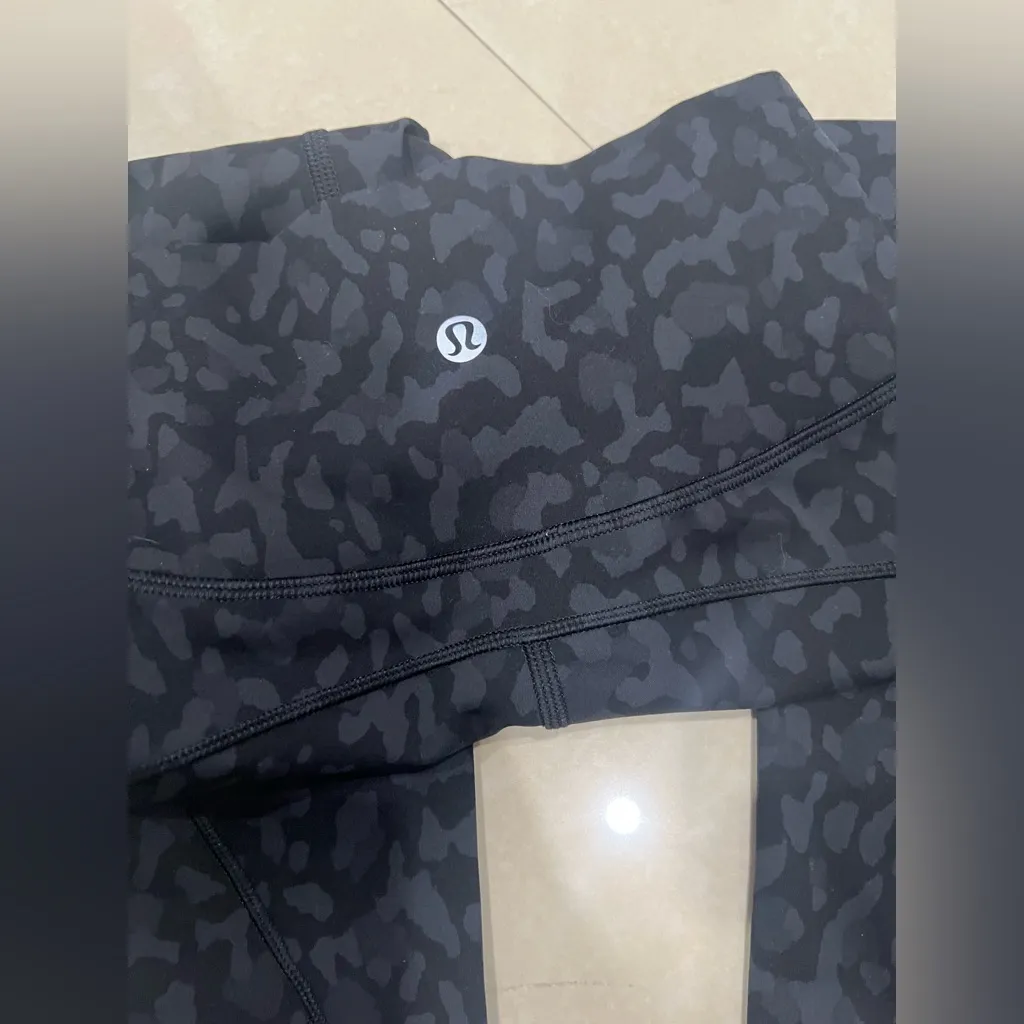 Lululemon In Movement Tight 25" *Everlux Formation Camo Deep Coal Multi (Size 2) - Image 8