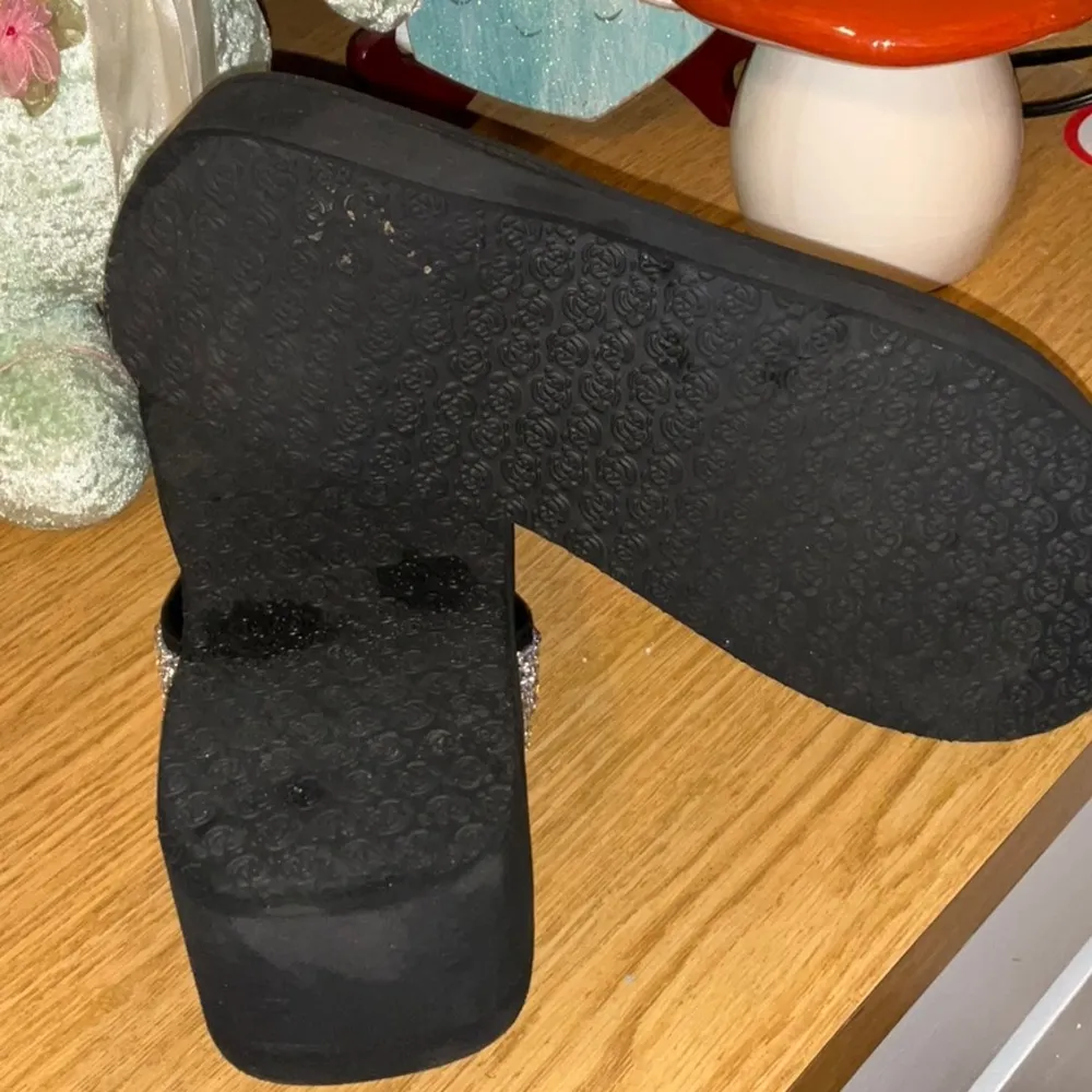 Elegant Black Sandals with Teal Accent Size 10 - Image 5