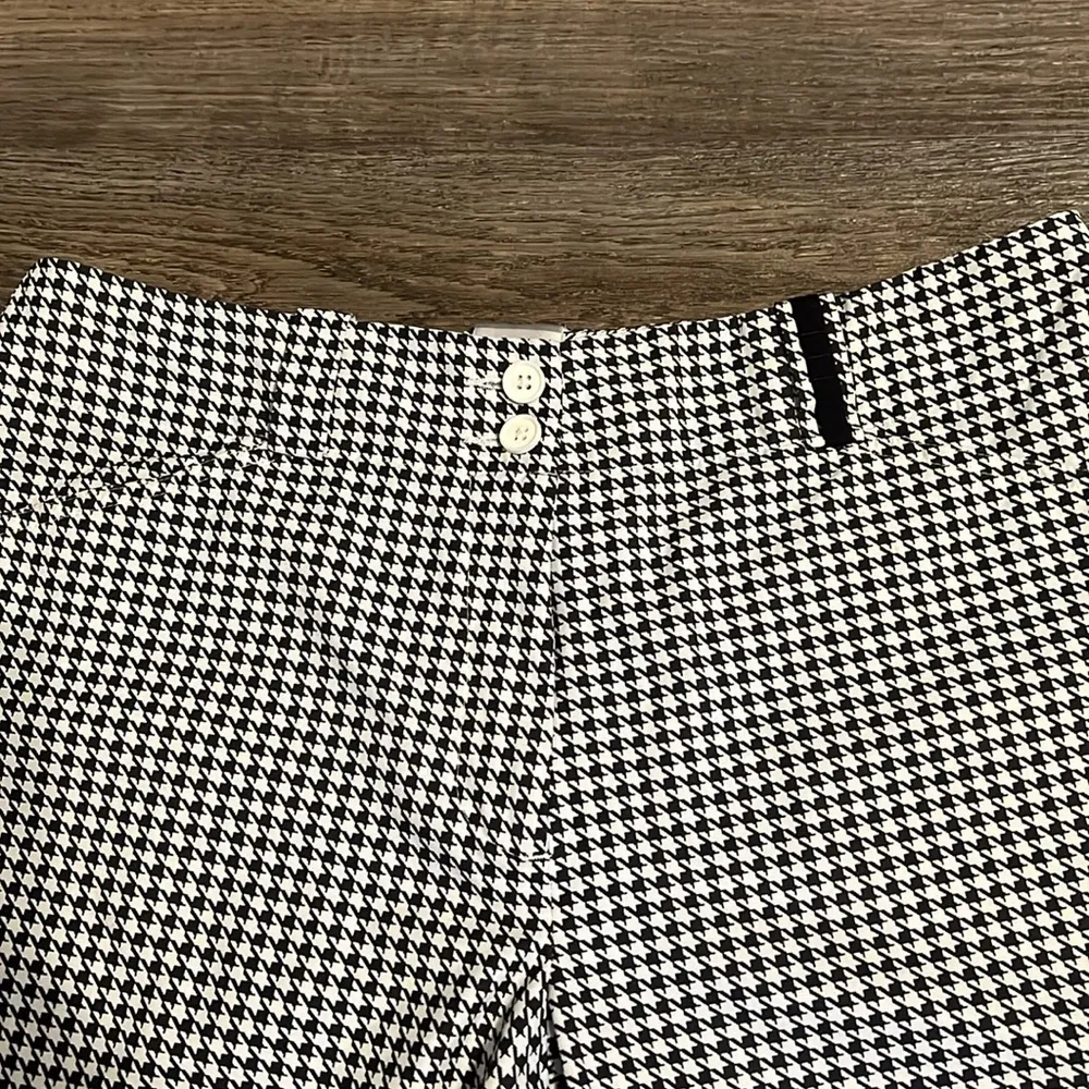 Nike Women’s Golf Black and White Houndstooth  Athletic Golf  Shorts Medium - Image 10