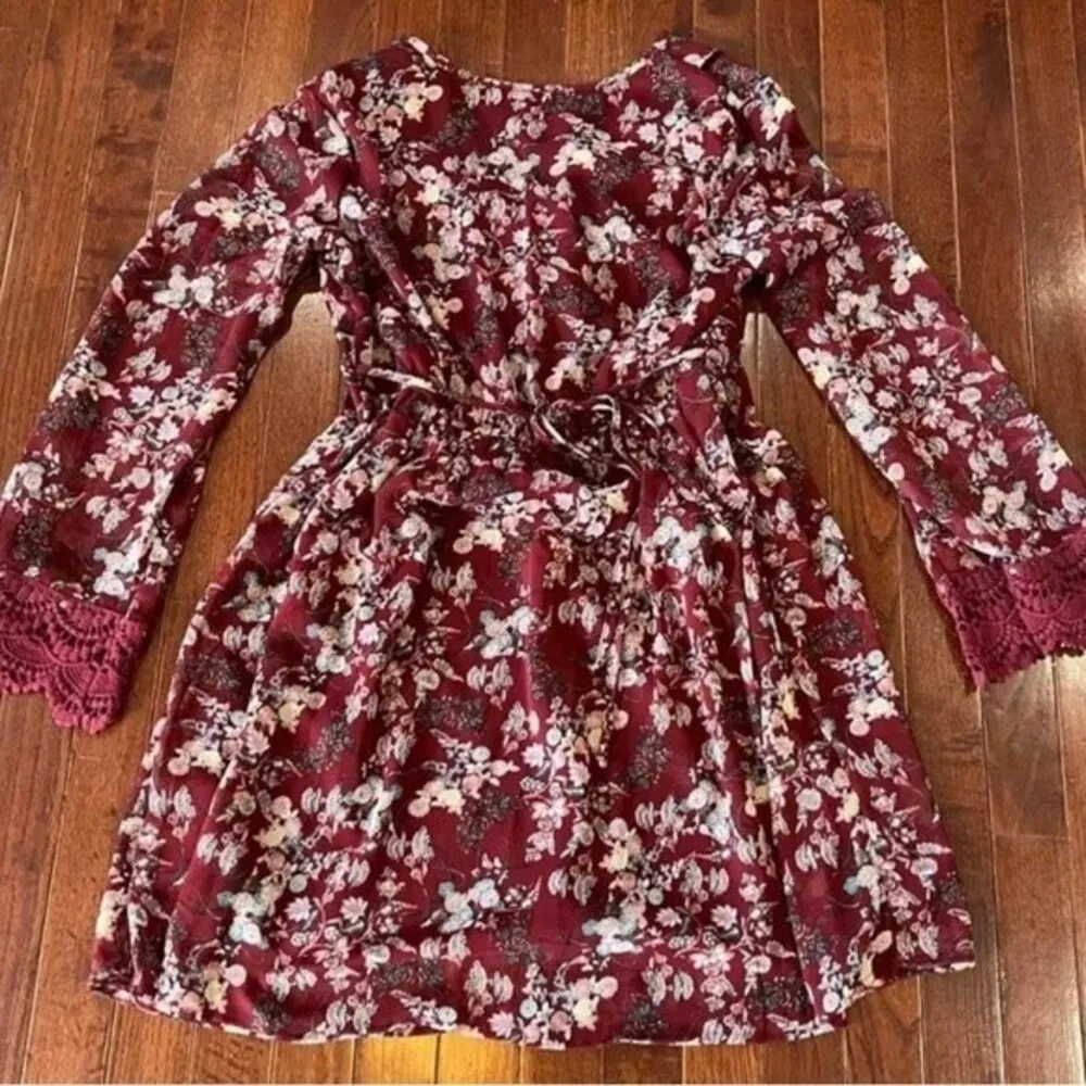 Long sleeve burgundy floral Juliet dress size medium - Image 4