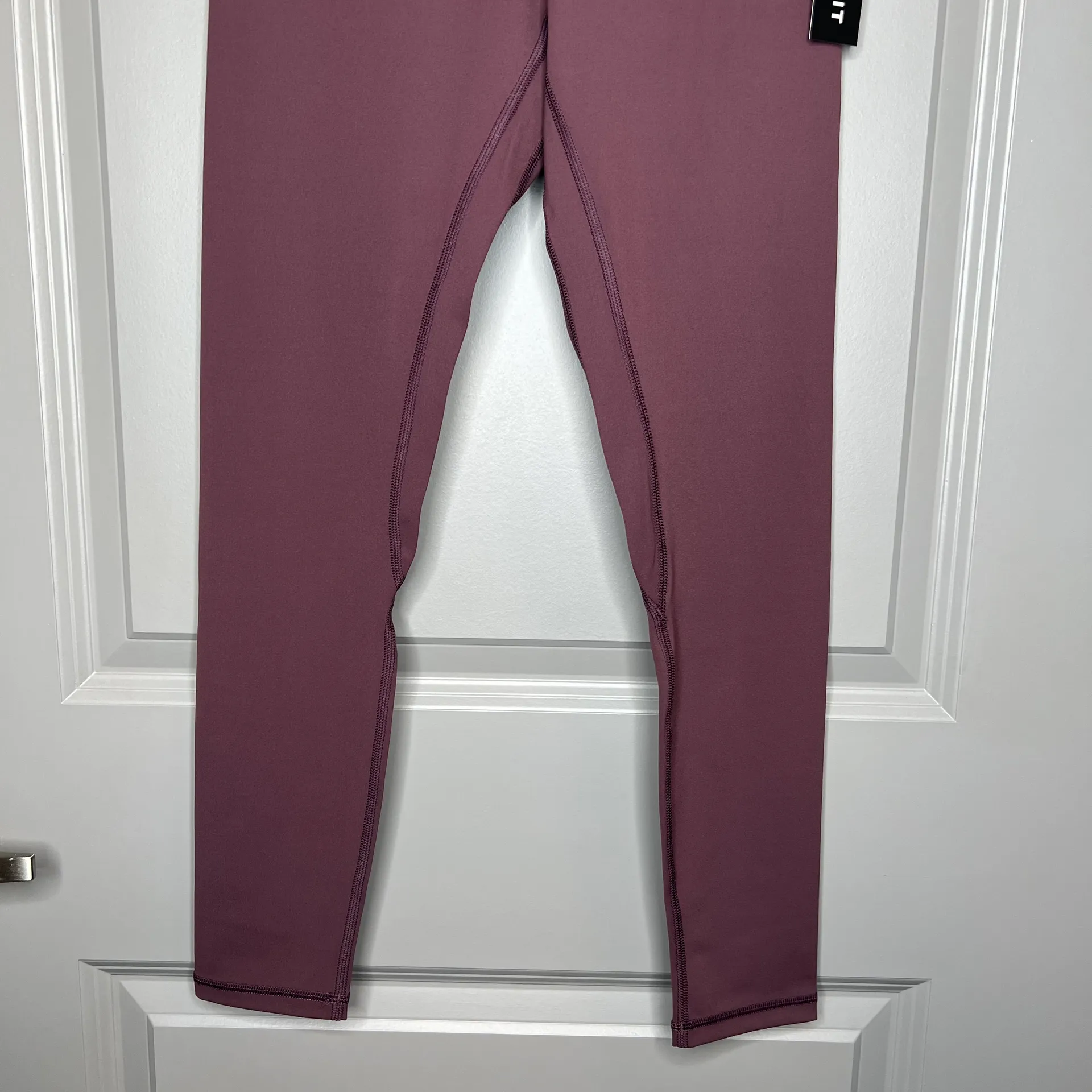 NWT Savvi SSKIN Leggings in Deep Plum, Buttery Soft Red Size M - Image 4