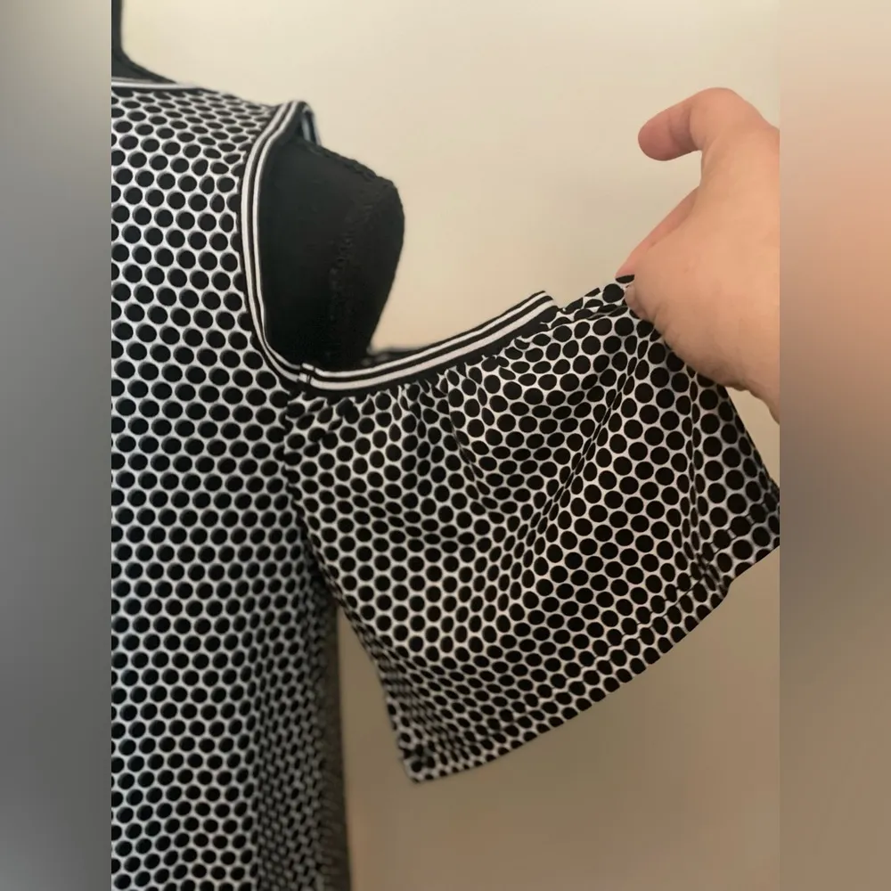 MAX‎ Studio Women’s Black/White Short Sleeve Shoulder Cut Out Sleeve Top Size S - Image 3