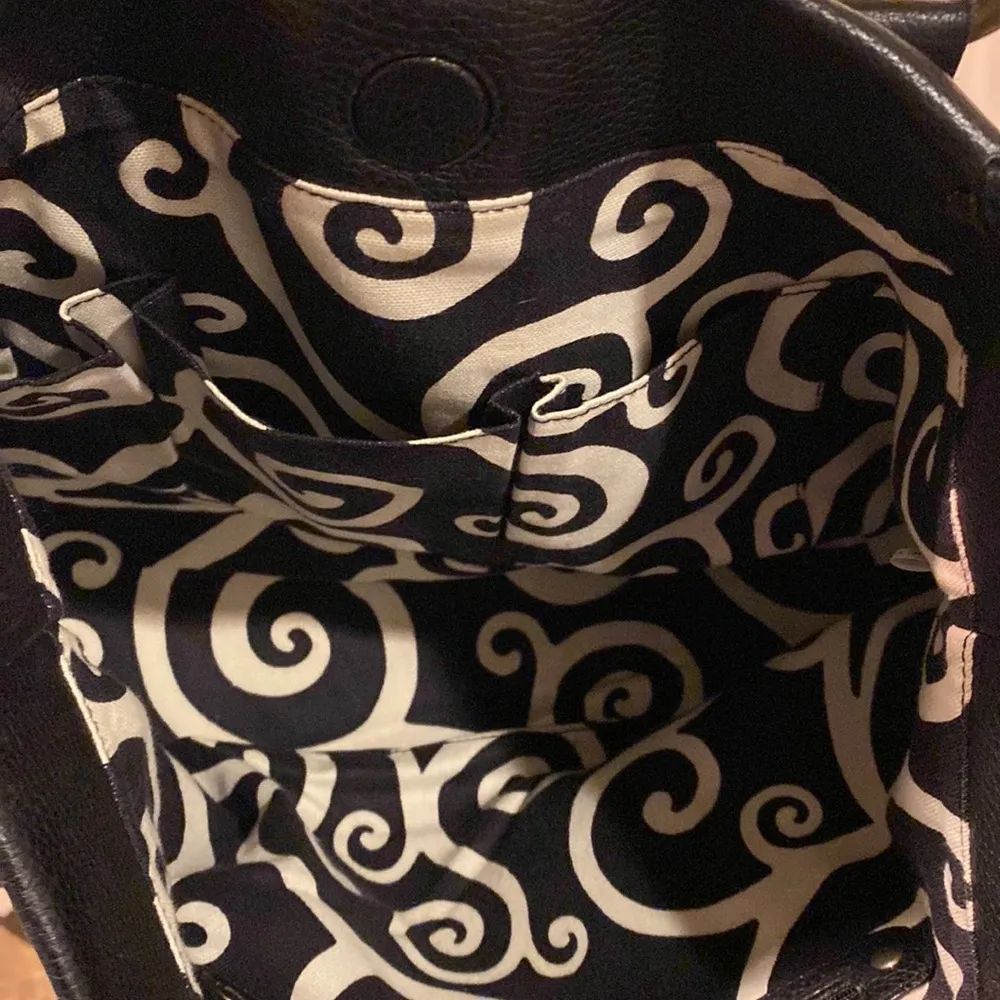 Isabella Fiore Whip it good Angela Tote Black Leather Large beautiful condition - Image 5