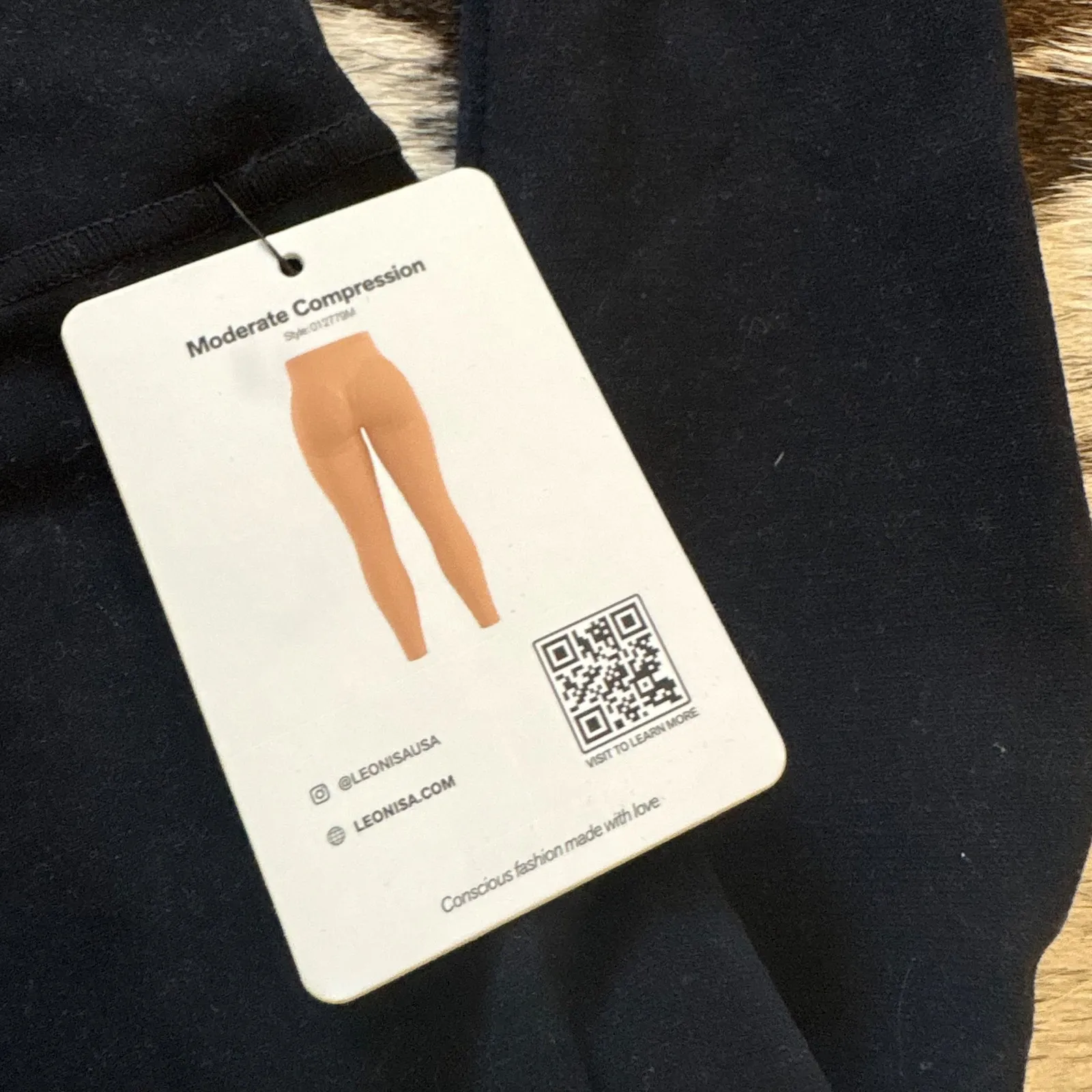 LEONISA SmartShape Capri Invisible High-Waisted Capri Shaper Size Small - Image 4