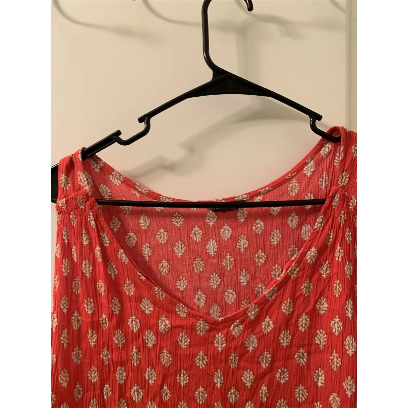 Eddie Bauer Women's Shell Print Sleeveless Top Blouse Red Ivory Unknown … - Image 2