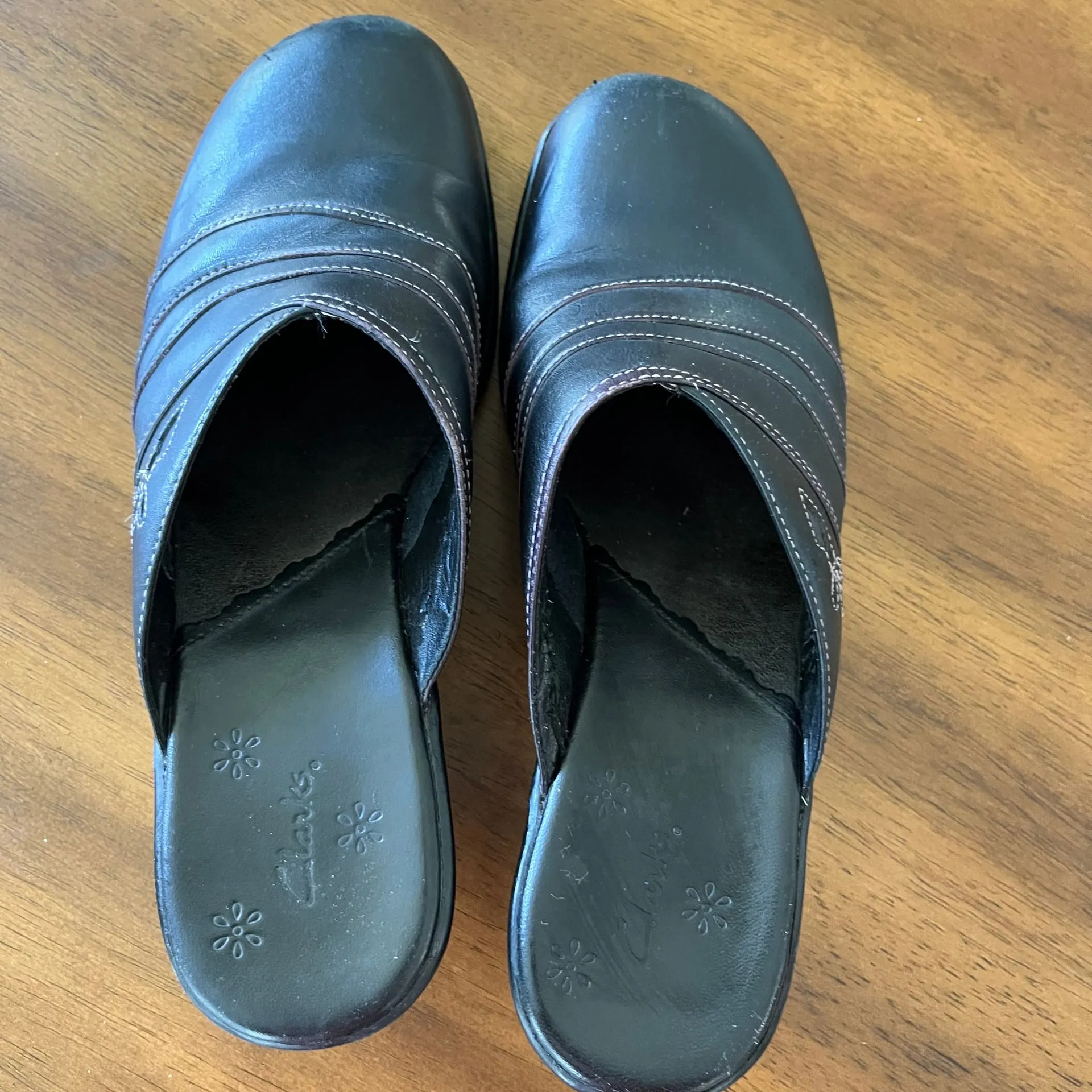 Clarks Black Leather Slip-On Mules Clogs - Image 2