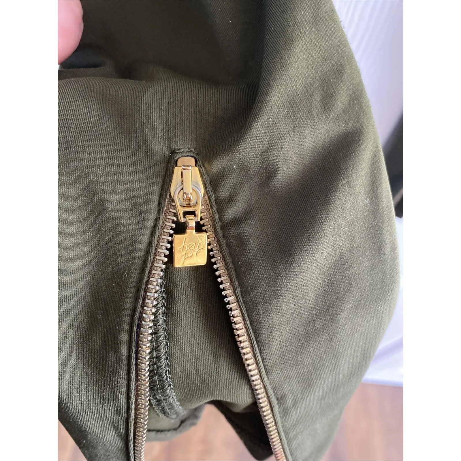 Hey Jo London Womens XS Green Leggings Gold Zipper Quiet Luxury - Image 6