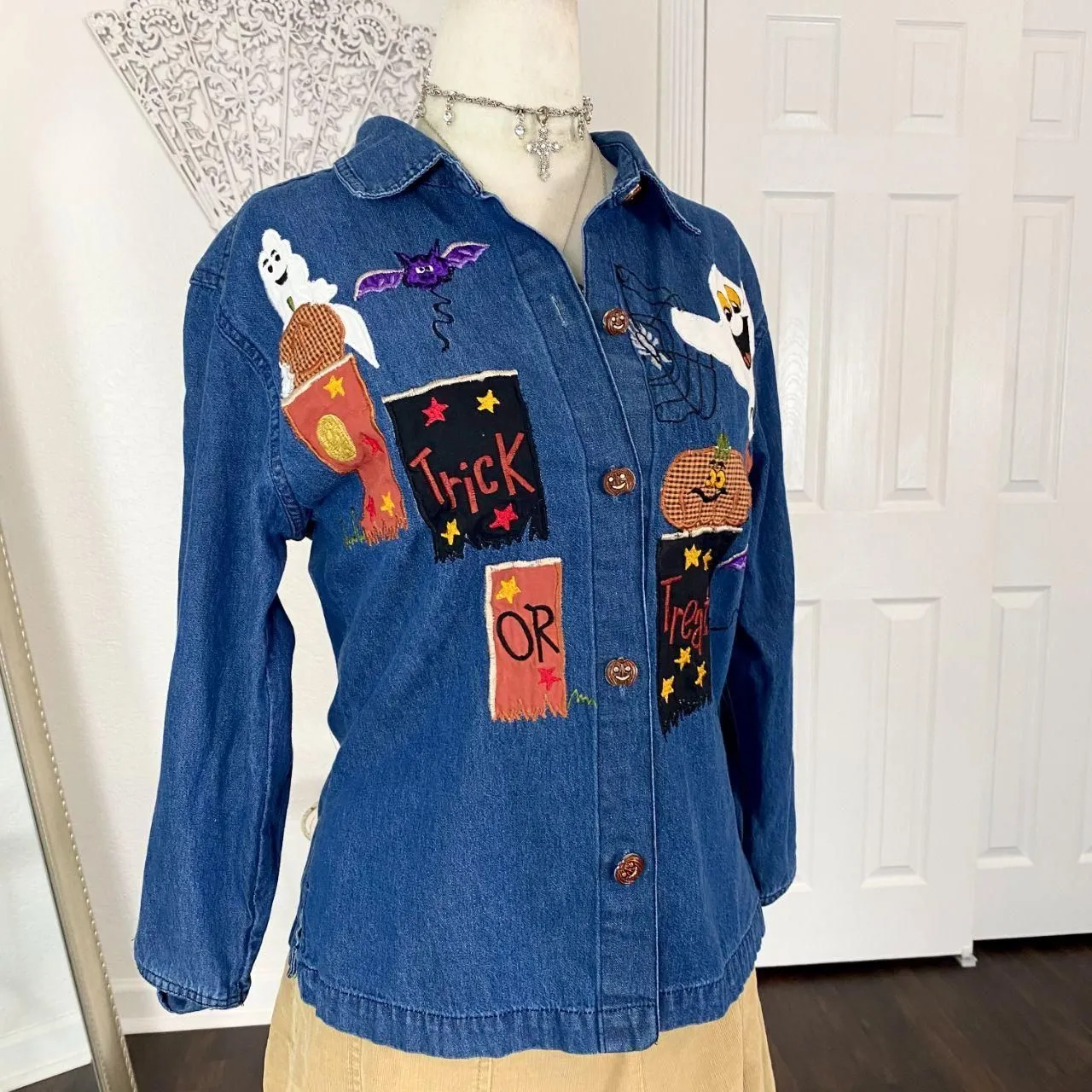TanTrums 100% cotton Nostalgia Vintage Halloween Embroidered Denim Button Up S Blue - Image 3