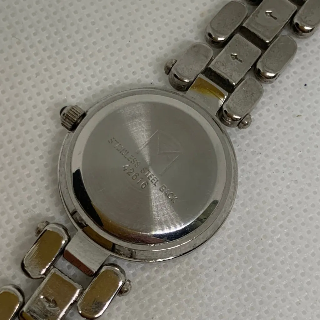 Maurices vintage women watch silver tone 25mm purple dial Quartz link running - Image 6