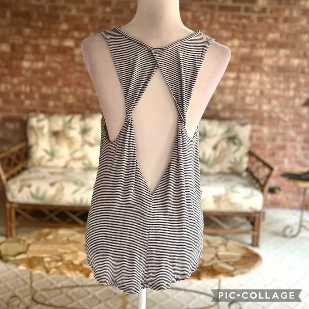 American Eagle Top Striped Twist Back Black White M Athleisure Yoga Tank Gym - Image 8