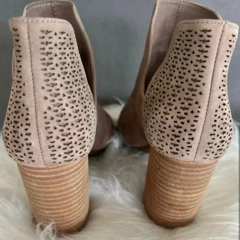 Antonio Melani Heeled Booties Size 7 - Image 3