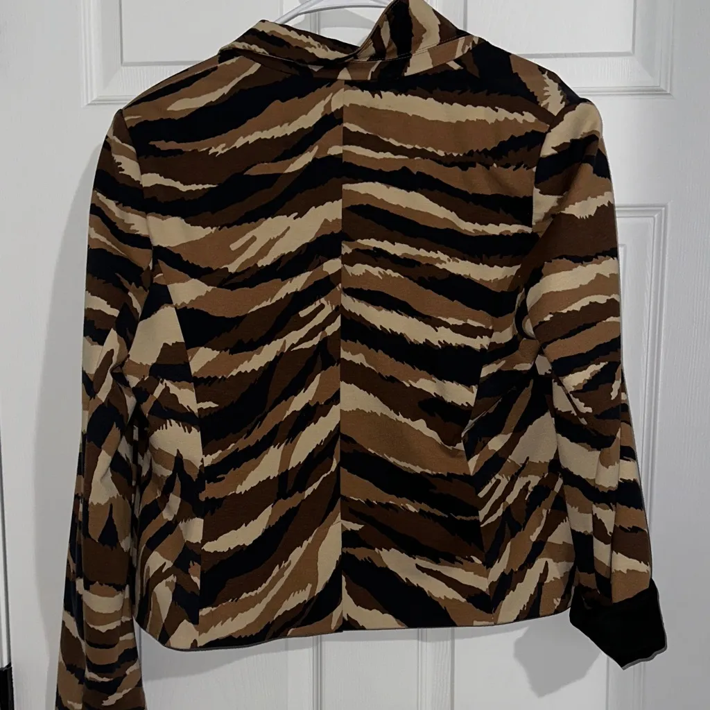 Anne Klein Animal Print Blazer in Brown and Black - Image 4