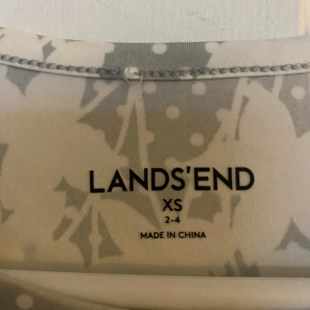 Lands' End Grey Floral Crew Neck Long Sleeve Rash Guard UPF 50 Swim Tee - Image 7