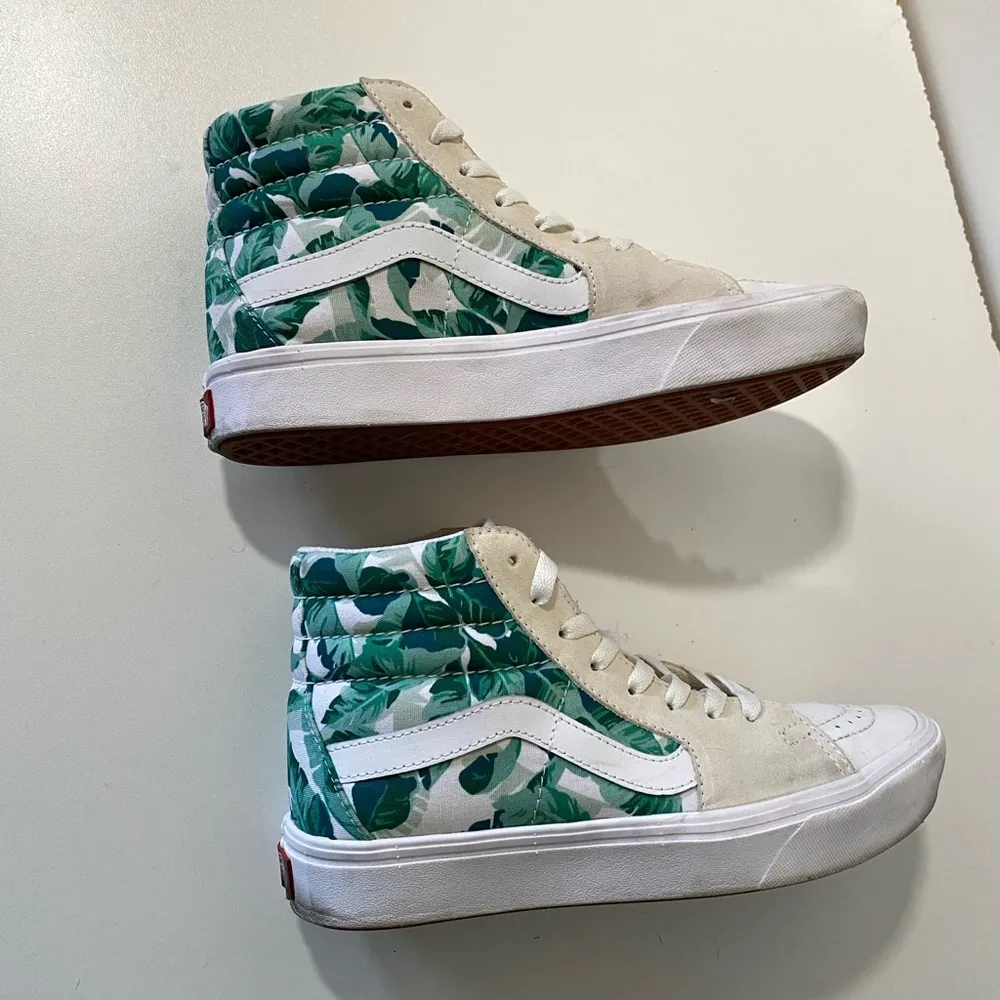 Vans Customs Skate Hi-Tops size women’s 8 Greens and White Leather - Image 3