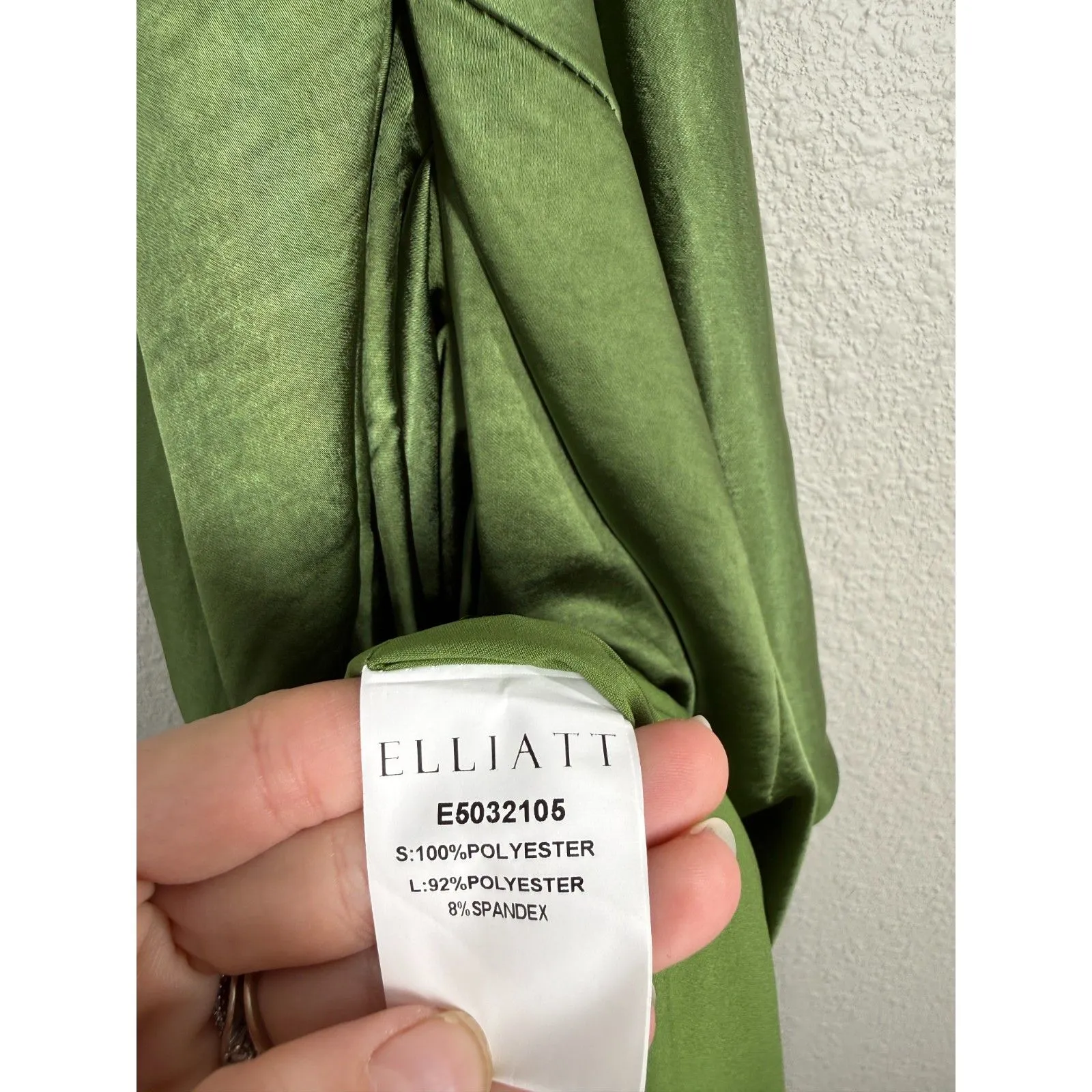 Elliatt Green Satin Cowl Neck Midi Dress Sz M One Shoulder Event Formal Wedding - Image 8