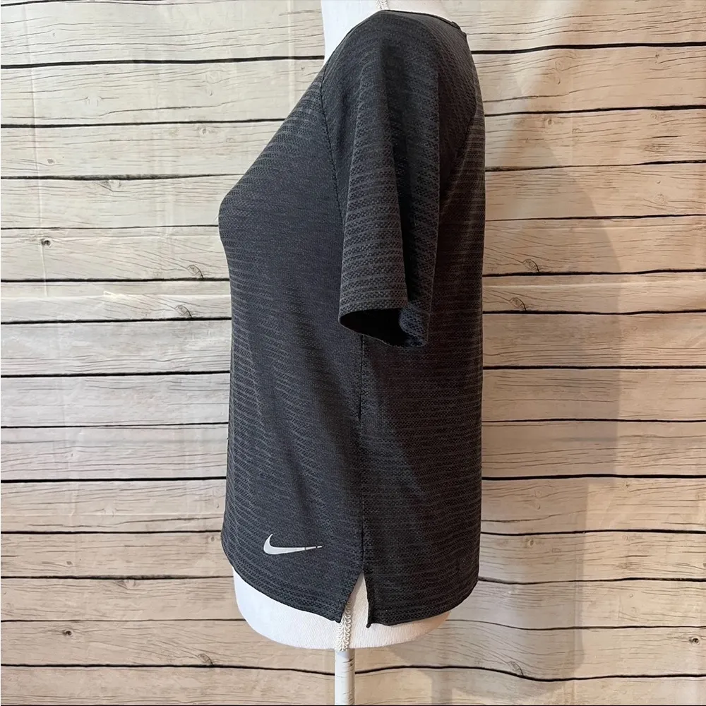 Nike DRI-FIT Knit Athletic Short Sleeve Tee Size Small - Image 4