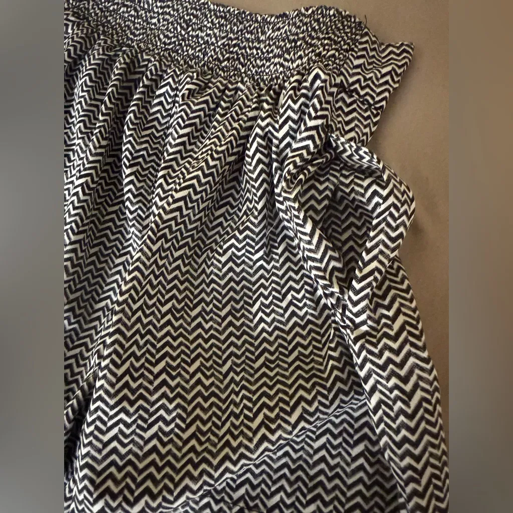 American Eagle‎ Women's Black & White Zigzag Shorts Size Small - Image 3