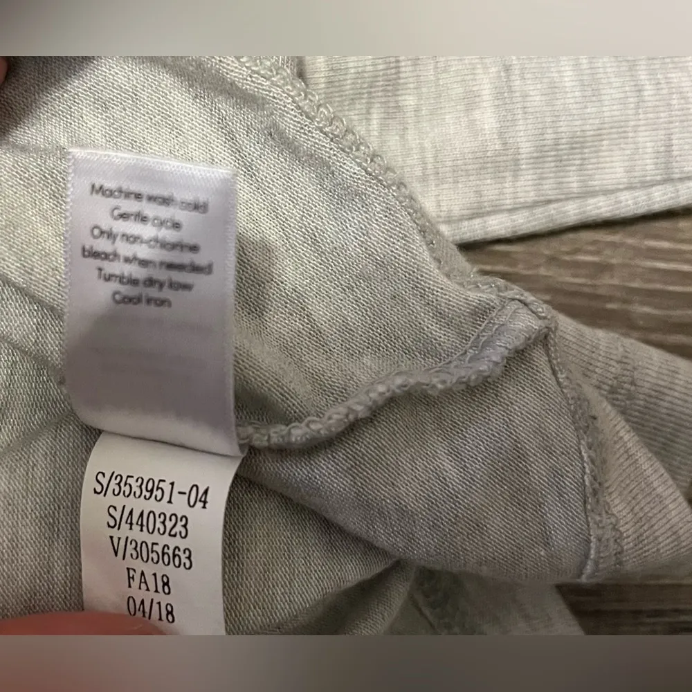 Athleta Top Women XXS Light Grey Long Sleeve Asymmetrical Hem T-Shirt Stretch - Image 8