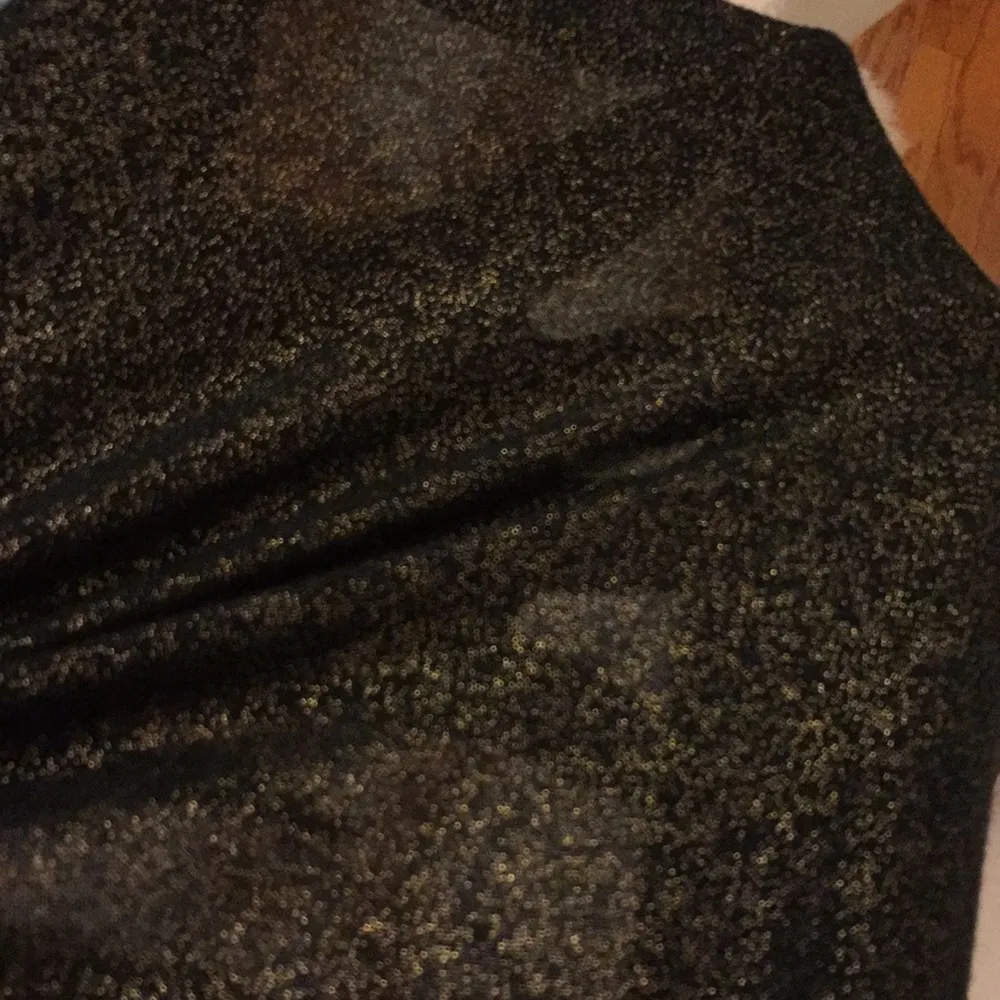 Jennifer lopez black gold shimmer top. Xs - Image 3