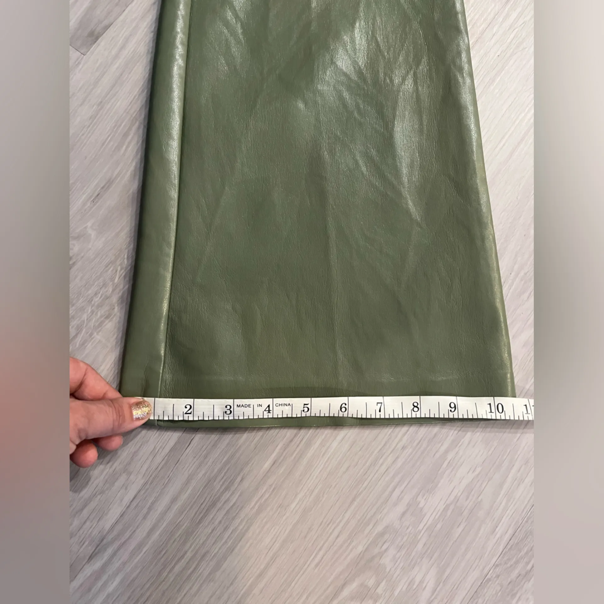 NWOT Wilfred Aritzia Olive Leather Pants - Image 7