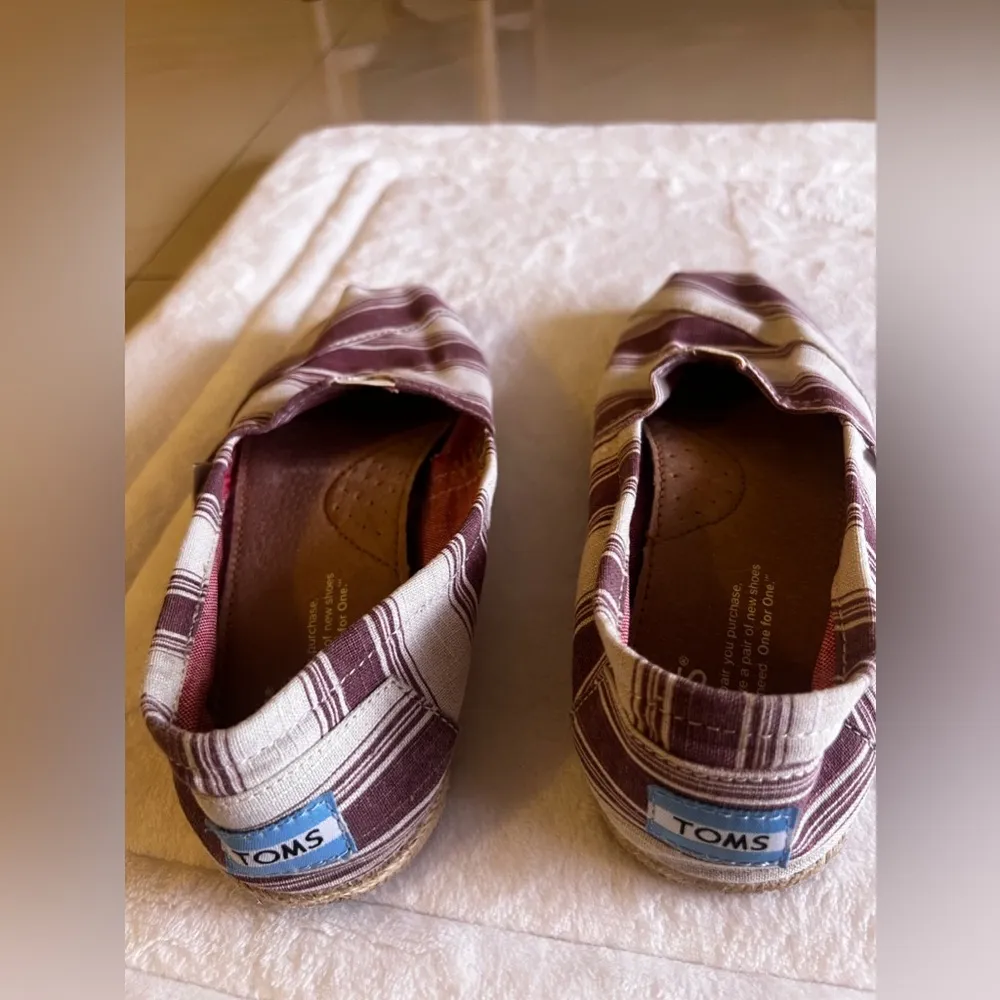 MTOMS Women’s Classics Shiraz Umbrella Stripe Shoes  7W Lightweight alpargatas - Image 4