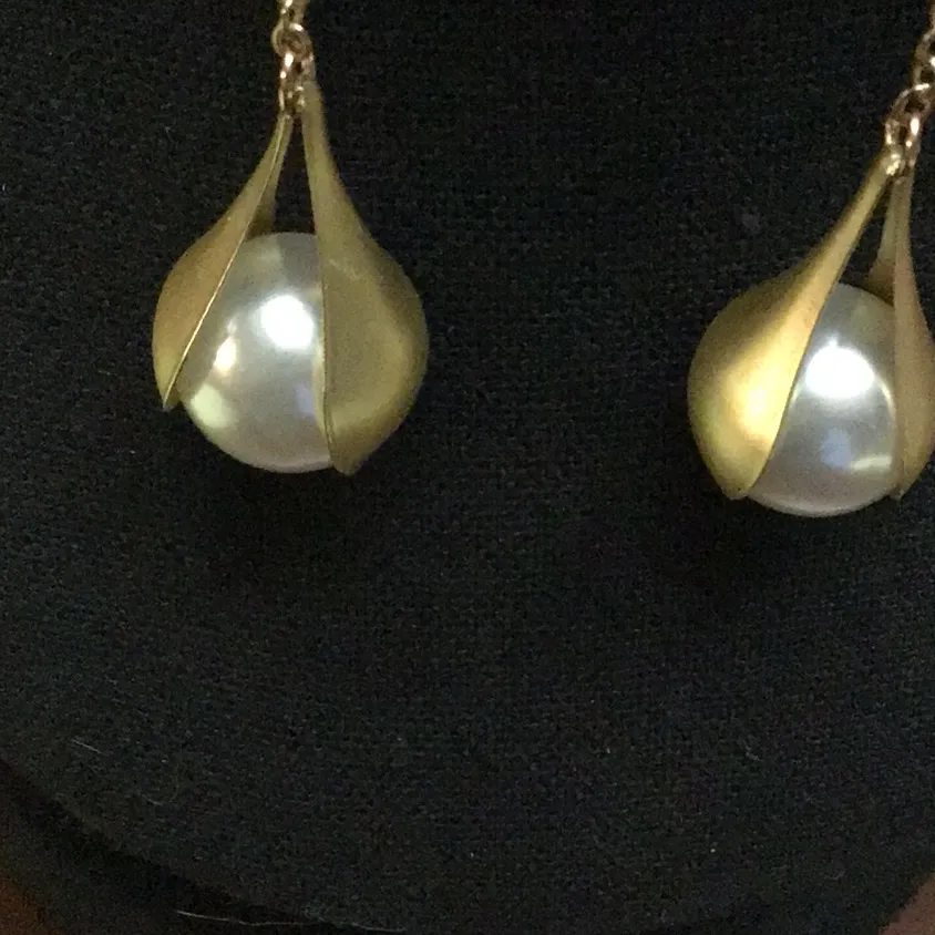 One pair elegant Copper Alloy Faux Pearl Detailed Drop Down Earrings. White - Image 2