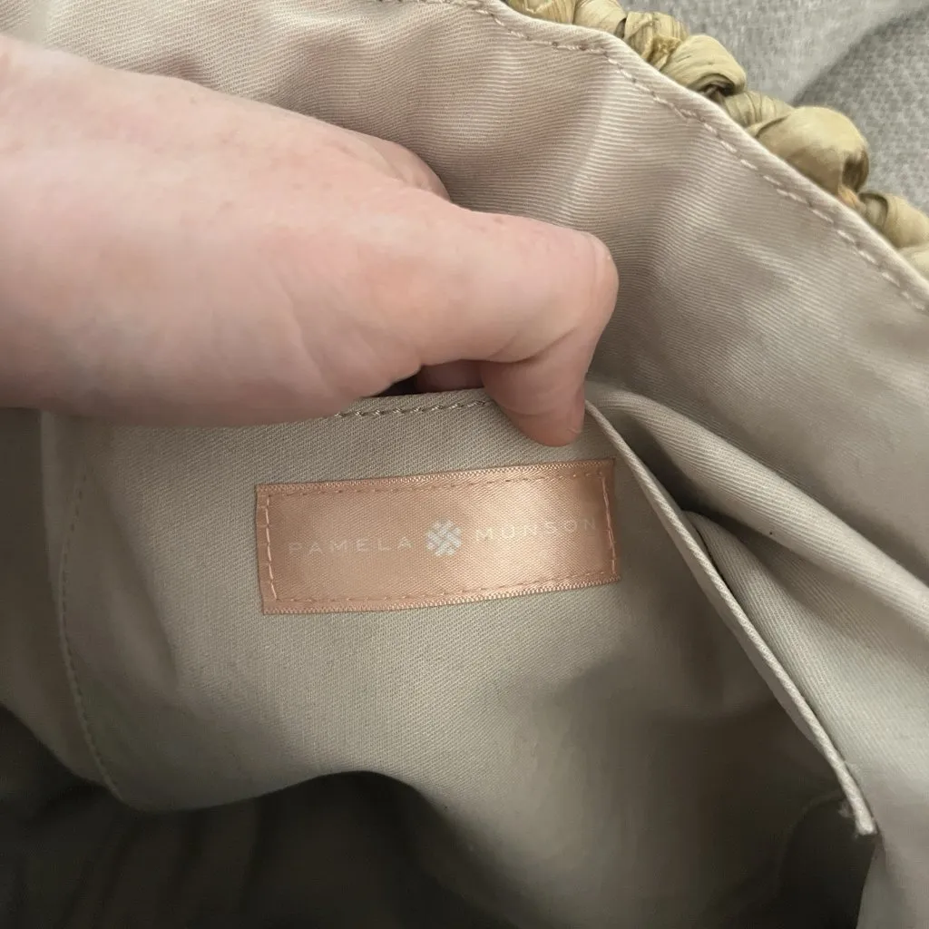 Pamela Munson Petite Isla‎ Bahia Cornhusk Tote Bag with Black Straps - Image 3