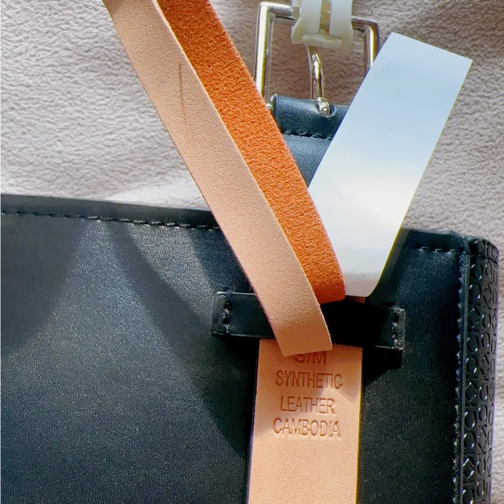 Calvin Klein Fanny pack size S/M synthetic leather Cambodia new with tag black - Image 6