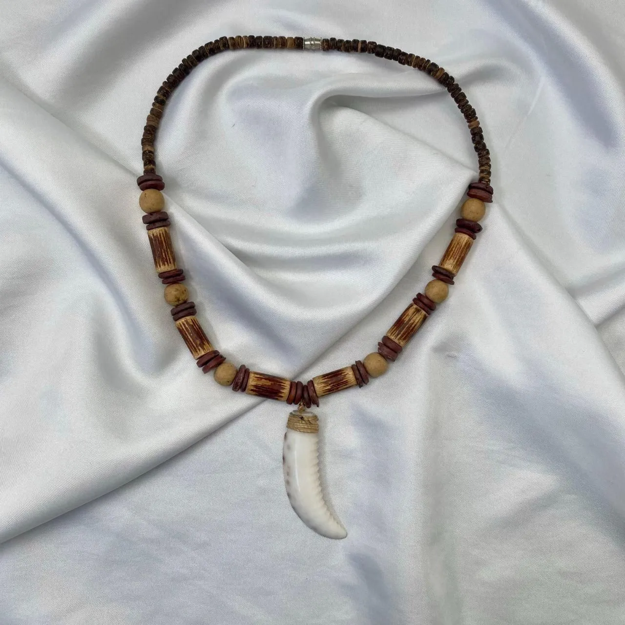 Early 2000's Brown Wood Beaded Boho Grunge Tooth Pendant Necklace - Image 2