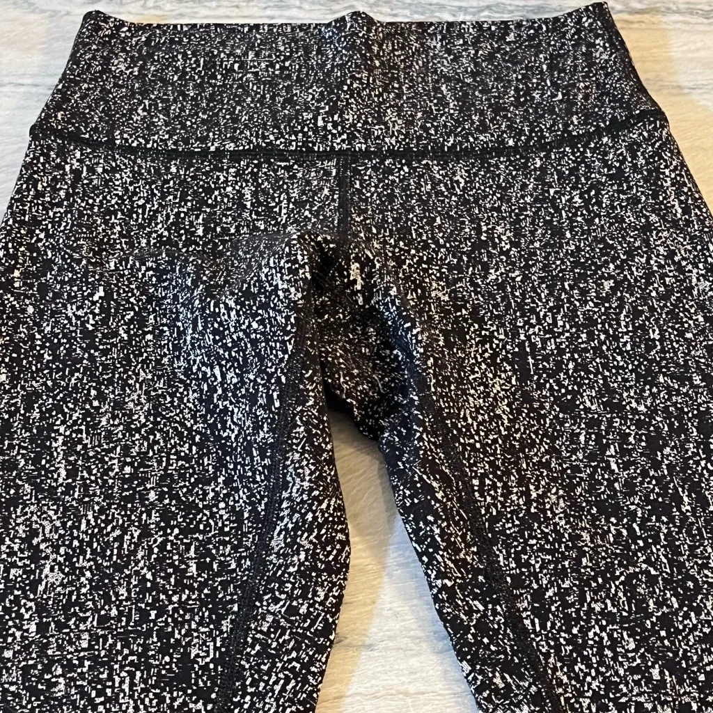 Lululemon  Wunder Under Crop - Image 4