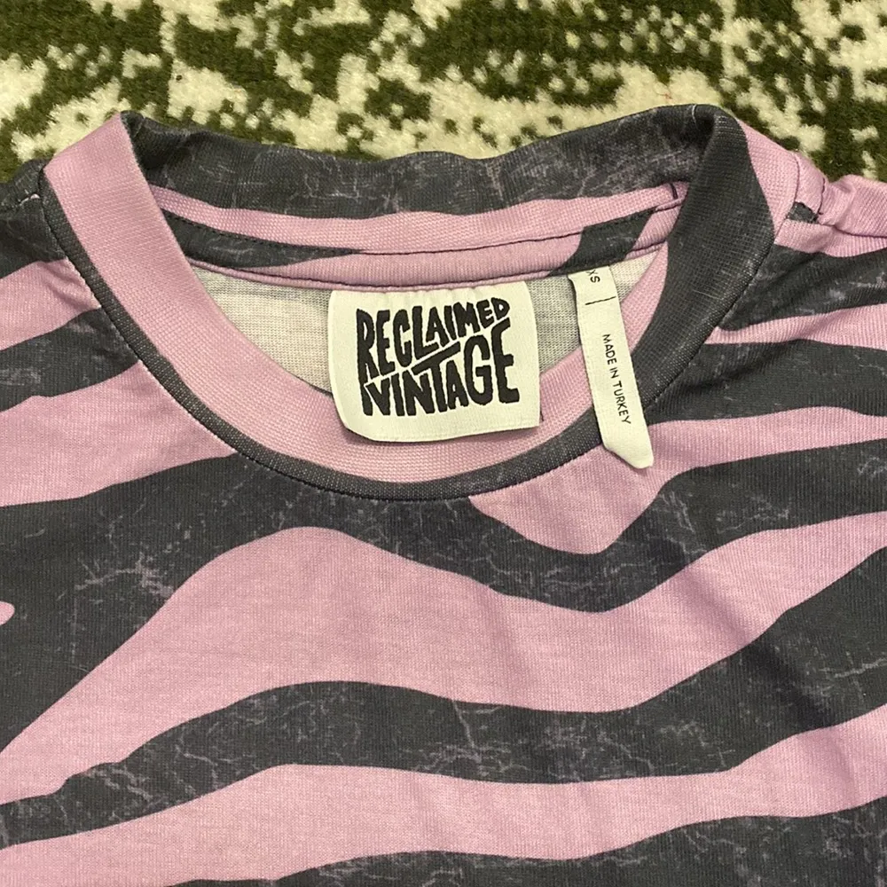 Reclaimed Vintage Purple Zebra Tee Size XS - Image 2