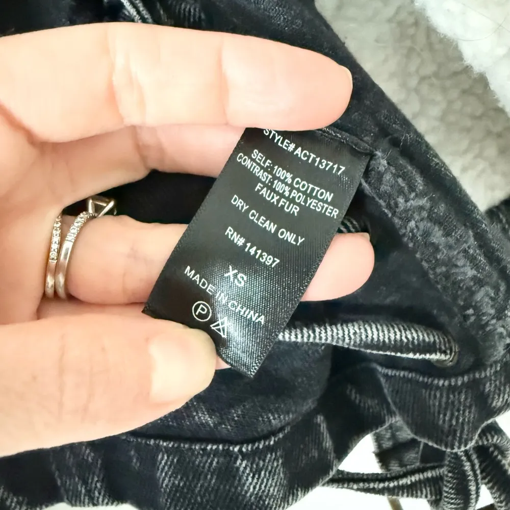 ASTR  Cropped Denim Moto Jacket with Sherpa Detail in Wash Black - Size XS - Image 10