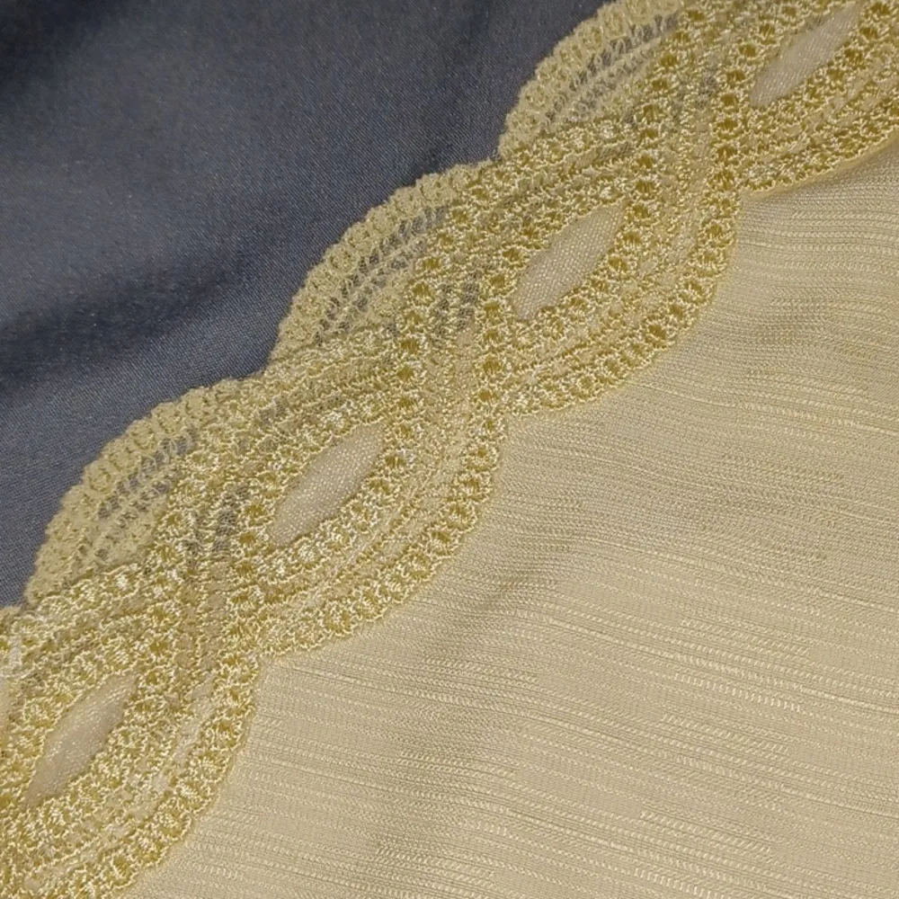 Kendall & Kylie sleevless shirt - Image 4