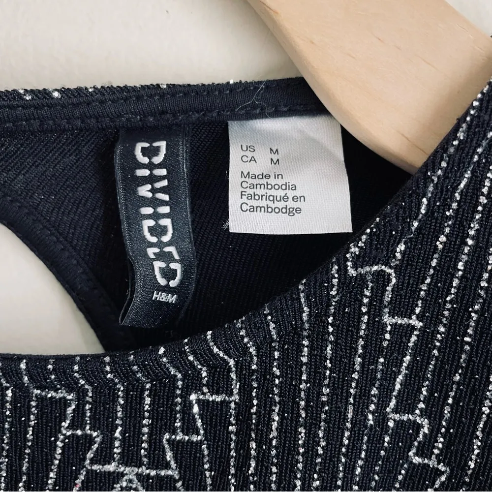 H&M Divided Long Sleeve Black and Silver Open Back Glittery Dress size M - Image 11