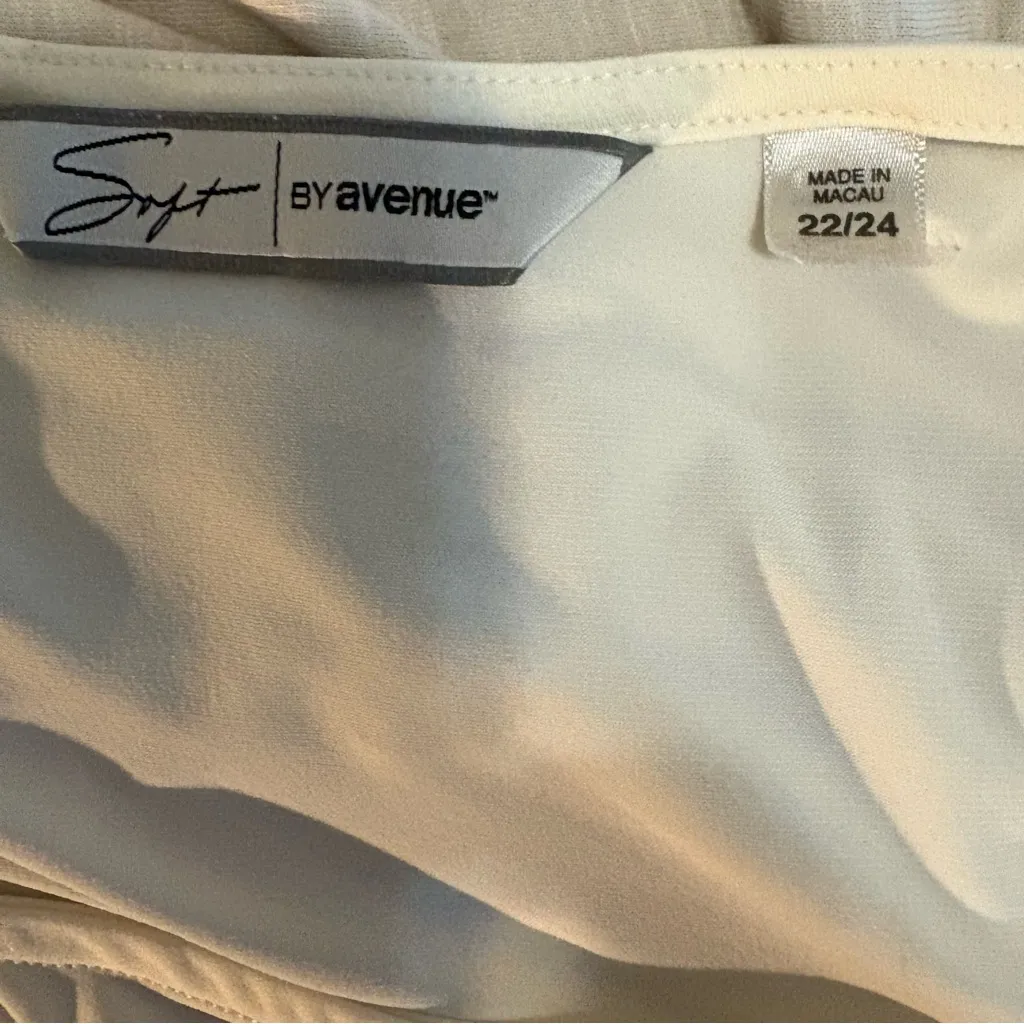 Avenue Cream V-Neck Tank Top - Image 4