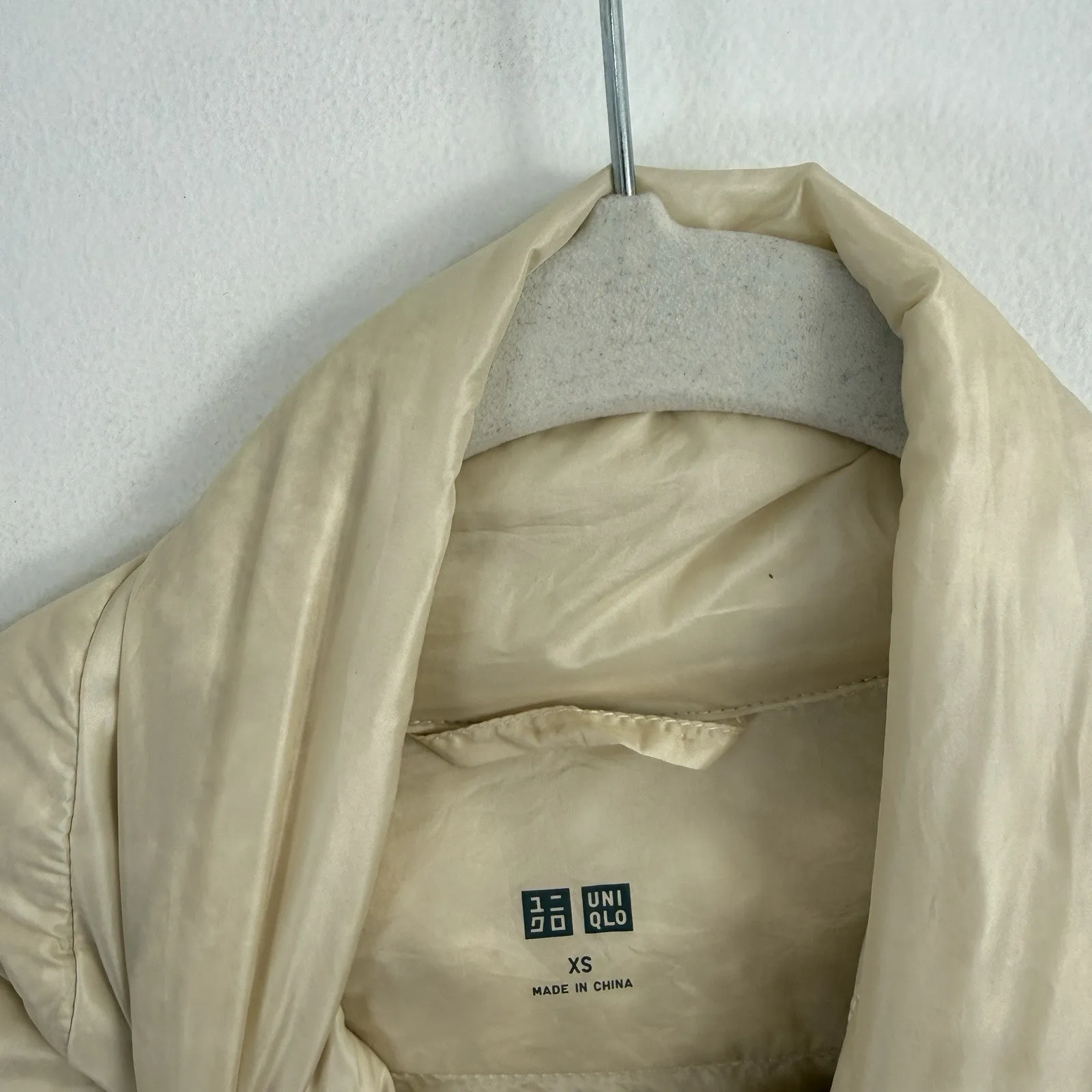 Uniqlo Cream Down Puffer Jacket Full Zip Packable Travel Lightweight Womens XS - Image 4