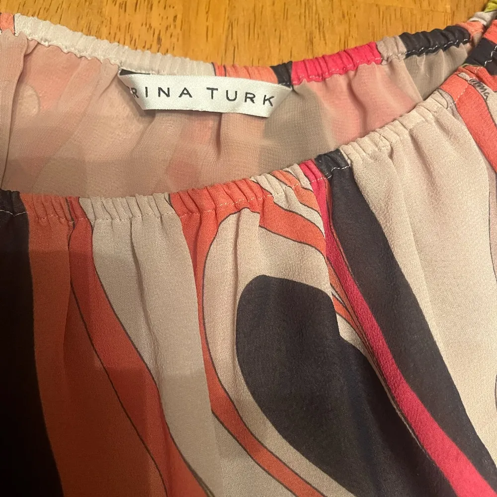 fully lined 100% silk 3/4 length sleeve scoop neck blouse, size Small - Image 3